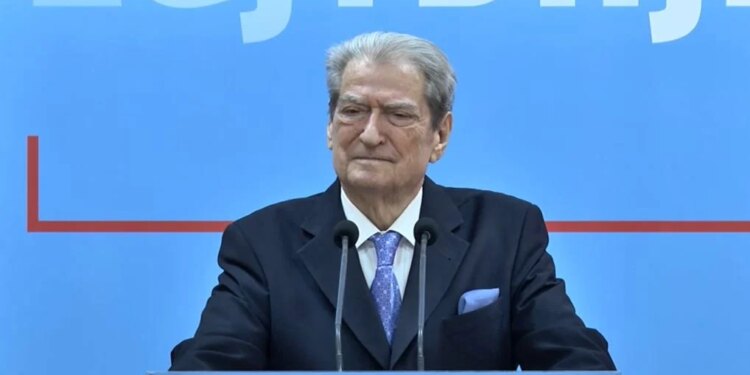 Berisha e sfidon Bordin e Transparencës për shtrenjtimin e naftës: Qeveria duhet të reduktojë taksat.