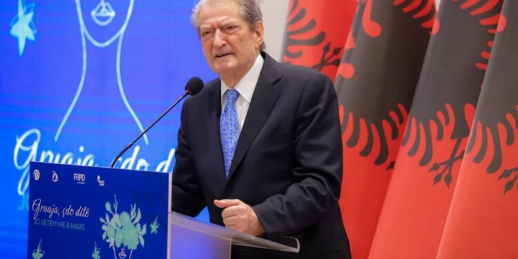 Berisha fton gratë dhe vajzat në protestën e 8 Marsit: "Ne jemi forca e ndryshimit, do t'i japim fund këtij regjimi"