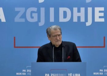 Berisha i bën thirrje qytetarëve: 'Rama duhet të largohet si kryeministër, vetëm ju mund ta bëni këtë; është koha të bashkohemi më shumë se kurrë.'