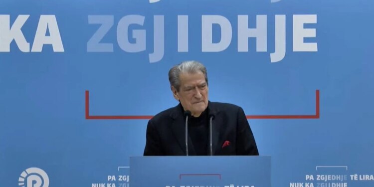 Berisha i bën thirrje qytetarëve: 'Rama duhet të largohet si kryeministër, vetëm ju mund ta bëni këtë; është koha të bashkohemi më shumë se kurrë.'