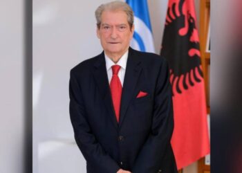 Berisha i bën thirrje qytetarëve për protestën: Një ditë e rëndësishme për demokracinë në Shqipëri, merrni pjesë të gjithë në shesh.