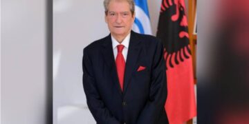 Berisha i bën thirrje qytetarëve për protestën: Një ditë e rëndësishme për demokracinë në Shqipëri, merrni pjesë të gjithë në shesh.