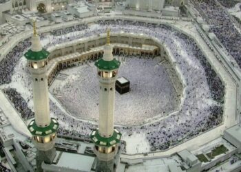 Besimtarët mbushin Xhaminë e Madhe në Mekë për Festën e Bajramit