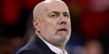 Bosnja-Itali, deklaron Barbarez: S’do të ketë eksperimente, jemi gati të ‘ndalojmë autobusin’ për të shkuar në botëror.