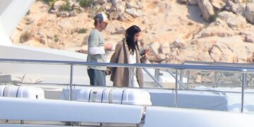 Brad Pitt dhe Ines de Ramon në një jaht të shtrenjtë gjatë xhirimeve në Greqi