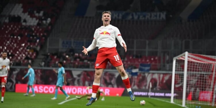 Brajan Gruda, shqiptar nga Gjermania, shënon dy gola në fitoren 5-0 të Leipzigut ndaj Hoffenheimit.