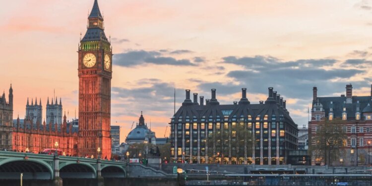 Britania e pasigurt: Specialistët nënvizojnë se siguria ofrohet vetëm nga sistemet mbrojtëse amerikane