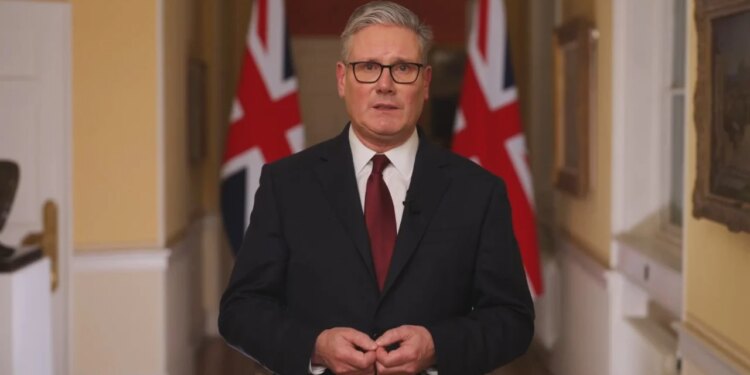 Britania miratoi kërkesën e SHBA-ve për përdorimin e bazave të saj në operacione ushtarake kundër Iranit, Teherani: Vendimi i Starmer rrezikon sigurinë e britanikëve.