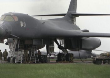 Britania në prag të angazhimit ushtarak? Aktivizimi i bazave britanike për SHBA, Irani përgjigjet me sulme me raketa balistike në 'Diego Garcia'