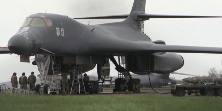 Britania në prag të angazhimit ushtarak? Aktivizimi i bazave britanike për SHBA, Irani përgjigjet me sulme me raketa balistike në 'Diego Garcia'