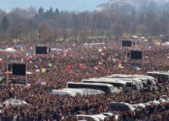 Çekët protestojnë masivisht në rrugë, protestë më e madhe ndaj qeverisë që nga viti 2019: Kundërshtim ndaj shkurtimeve në mbrojtje.