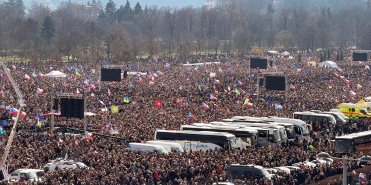 Çekët protestojnë masivisht në rrugë, protestë më e madhe ndaj qeverisë që nga viti 2019: Kundërshtim ndaj shkurtimeve në mbrojtje.