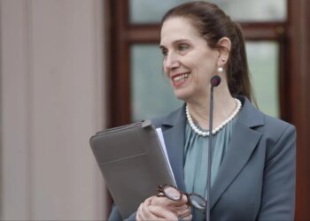 “Çfarë arritjesh paraqet si ministrja më e gjatë në qeverinë Rama?” Ja si reagon Mirela Kumbaro.