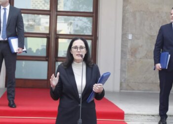 Çmimi i litrit të naftës arriti në 198 lekë, ministrja Ibrahimaj: Po e vëzhgojmë situatën, bordi do të mblidhet vetëm nëse vazhdon rritja e çmimeve.