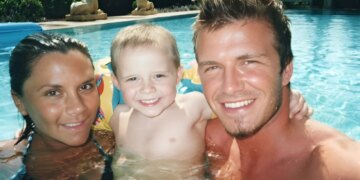 David dhe Victoria Beckham urojnë publikisht ditëlindjen e Brooklyn-it, pavarësisht tensioneve familjare: Të duam.