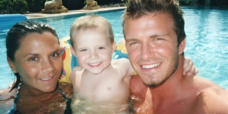 David dhe Victoria Beckham urojnë publikisht ditëlindjen e Brooklyn-it, pavarësisht tensioneve familjare: Të duam.