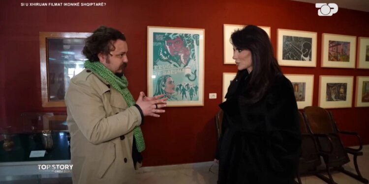 Deda e ngurtësuar në majë të shtyllës, duke biseduar me Zanën, Tanin për “Top Story”: Një histori e vërtetë, la pesë fëmijë pas.