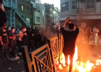 Dënim me vdekje për tre protestues në Iran pas protestave kundër qeverisë