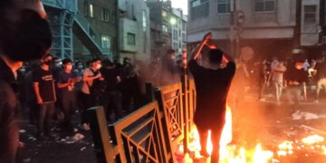 Dënim me vdekje për tre protestues në Iran pas protestave kundër qeverisë