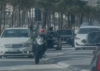 Dhuna në Vlorë/ Pronari i një lokali në Lungomare goditet nga tre persona dhe dërgohet menjëherë në spital