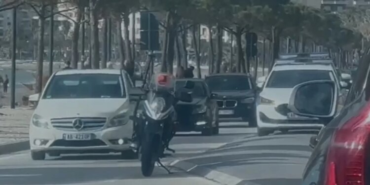 Dhuna në Vlorë/ Pronari i një lokali në Lungomare goditet nga tre persona dhe dërgohet menjëherë në spital