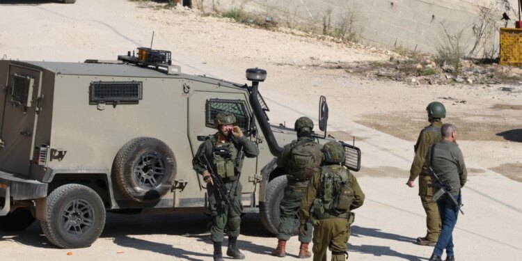 Dhunë në Bregun Perëndimor: Kolonët sulmojnë fshatin palestinez Kousra dhe godasin banorët me gurë.