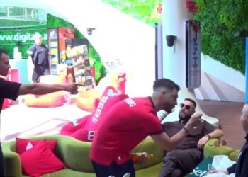 Diskutim mbi çështje personale: Rogerti përballet me Mateon, ndërhyn Gimbo duke thënë se nuk ka emocione.