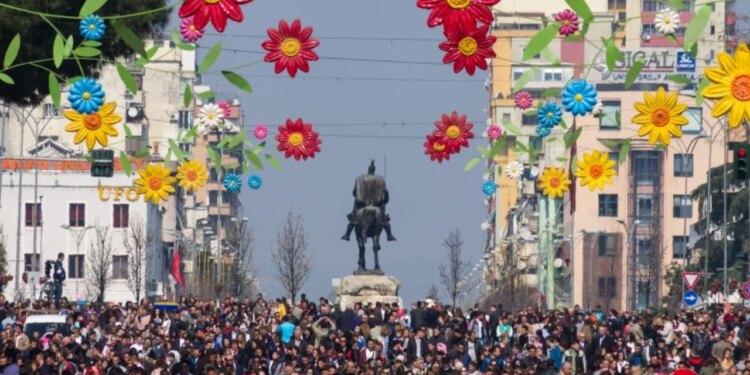 Dita e Verës: Ndryshime në trafikun e Tiranës për dy ditë. Si do të organizohet qarkullimi dhe levizja e automjeteve më 14 mars.