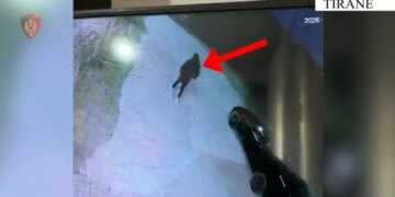 Djegia e qëllimshme e një automjeti në Tiranë dy ditë më parë është sqaruar, ndërsa policia arreston një 28-vjeçar.