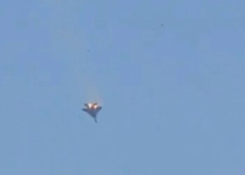 Dron sulmon bazën ajrore në Kuvajt, një avion ushtarak italian shkatërrohet.