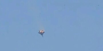 Dron sulmon bazën ajrore në Kuvajt, një avion ushtarak italian shkatërrohet.