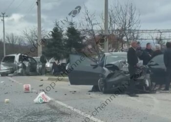 Dy automjete përplasen në rrugën Korçë-Maliq, disa persona raportohet se janë plagosur.