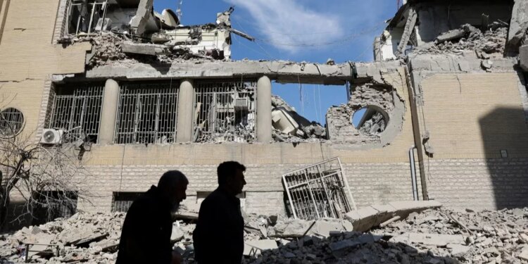 Dy javë pas shpërthimit të luftës në Lindjen e Mesme, mbi 3,000 njerëz kanë humbur jetën, përfshirë civilë dhe ushtarë.