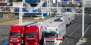 Dy shqiptarë arrestohen për përpjekjen për t'u futur në Angli me kamion, sipas mediave britanike: dyshohet se kishin lidhje me bashkëkombës në botën e krimit.