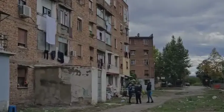 E reja në Korçë përpiqet të kryejë vetëvrasje për herë të dytë, shpëtohet nga banorët e lagjes.