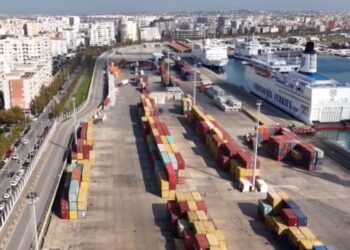 Eksportuesit kërkojnë mbështetje/ Propozojnë në Kuvend të vendoset kurs këmbimi fiks dhe heqje taksash për shkak të rënies së euros.