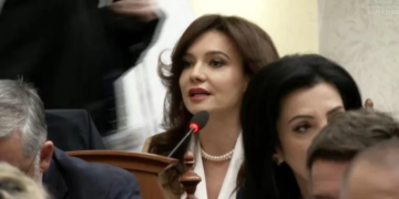 Elisa Spiropali i përgjigjet Këlliçit: Më vjen keq që Berisha paralajmëroi largimin tim, jam e habitur se si e tha këtë.