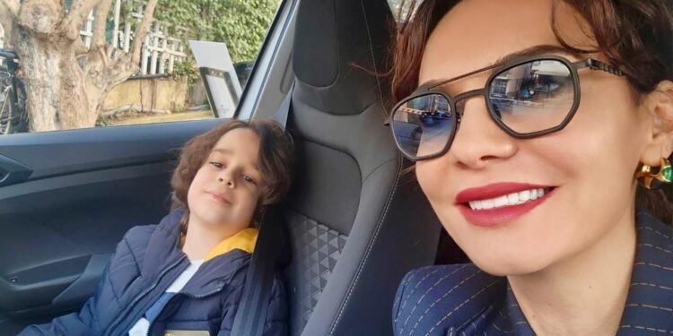 Elisa Spiropali uroi Ditën e Verës: Gëzuar dhe për çdo ditë përpara