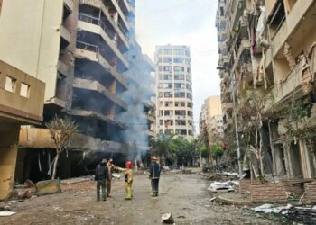 Emiratet e Bashkuara Arabe ndërmarrin veprime për të rrëzuar raketat dhe dronët iranianë, 6 të vrarë që nga fillimi i përplasjeve.
