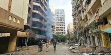 Emiratet e Bashkuara Arabe ndërmarrin veprime për të rrëzuar raketat dhe dronët iranianë, 6 të vrarë që nga fillimi i përplasjeve.