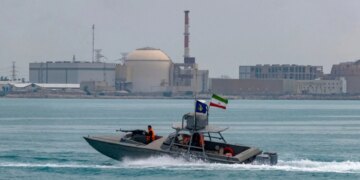 Evropa "merret" me mbrojtjen e cisternave me naftë, Anglia, Gjermania dhe Italia planifikojnë dërgimin e anijeve për sigurimin e Ngushticës së Hormuzit.