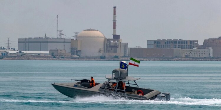 Evropa "merret" me mbrojtjen e cisternave me naftë, Anglia, Gjermania dhe Italia planifikojnë dërgimin e anijeve për sigurimin e Ngushticës së Hormuzit.