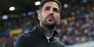 Fabregas shkakton polemika mes trajnerëve më të njohur të Serie A: Nga Allegri te Gasperini, përplasjet që e përcaktojnë spanjollin si një figurë të njohur te Como.