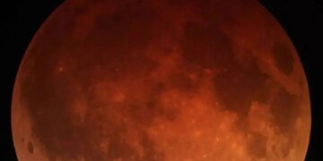 Fenomenet astronomike të muajit: Eklipsi hënor, Maratona Messier dhe kometat në horizont