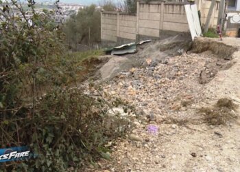 Fiks Fare/ Mjull Bathore, rruga po humbet - kalimi bëhet një sfidë për sigurinë e jetës. Banorët në rrezik të izolimit.