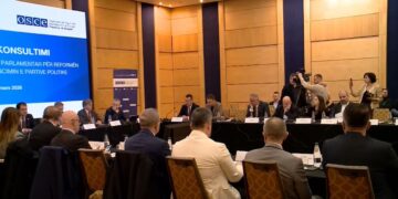 Financimi i partive politike, sot zhvillohet tryeza e parë për Reformën Zgjedhore, PS dhe PD angazhohen në diskutime.