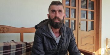 Foshnja 2-muajshe humb jetën, prindërit i fajësojnë mjekët: E çuam në spital për shkak të mosushqyerjes, ata na thanë të ktheheshim.