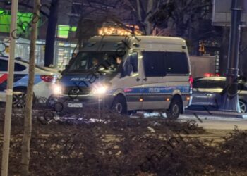 Foto+Video/ "Përballja" e Botërorit për kuqezinjtë, polakët bllokojnë tifozët shqiptarë në Varshavë