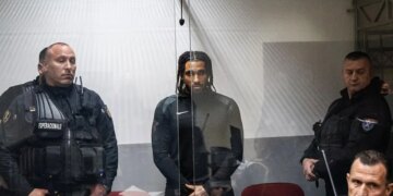 Fotot e vrasësit Saraiva në gjykatë, sipas Daily Mail: 1 milion euro shpenzohen për vrasjen e Ardian Nikulajt.