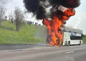 Frikë për Manchester City: autobusi i tifozëve shpërthen në flakë, çfarë ndodhi… (VIDEO)